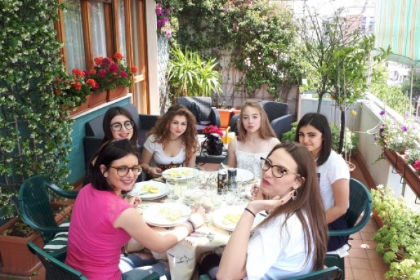 a-pescara-con-le-amiche-3A30215A8-41C4-E270-CFF2-7862446E3920.jpg