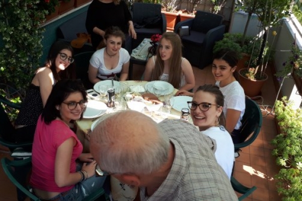 a-pescara-con-le-amiche-741168EA6-8355-BDDA-4B32-313A84B480D1.jpg